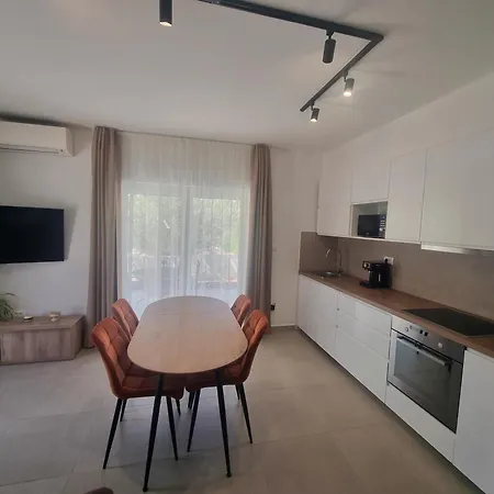 Romanca Apartman *